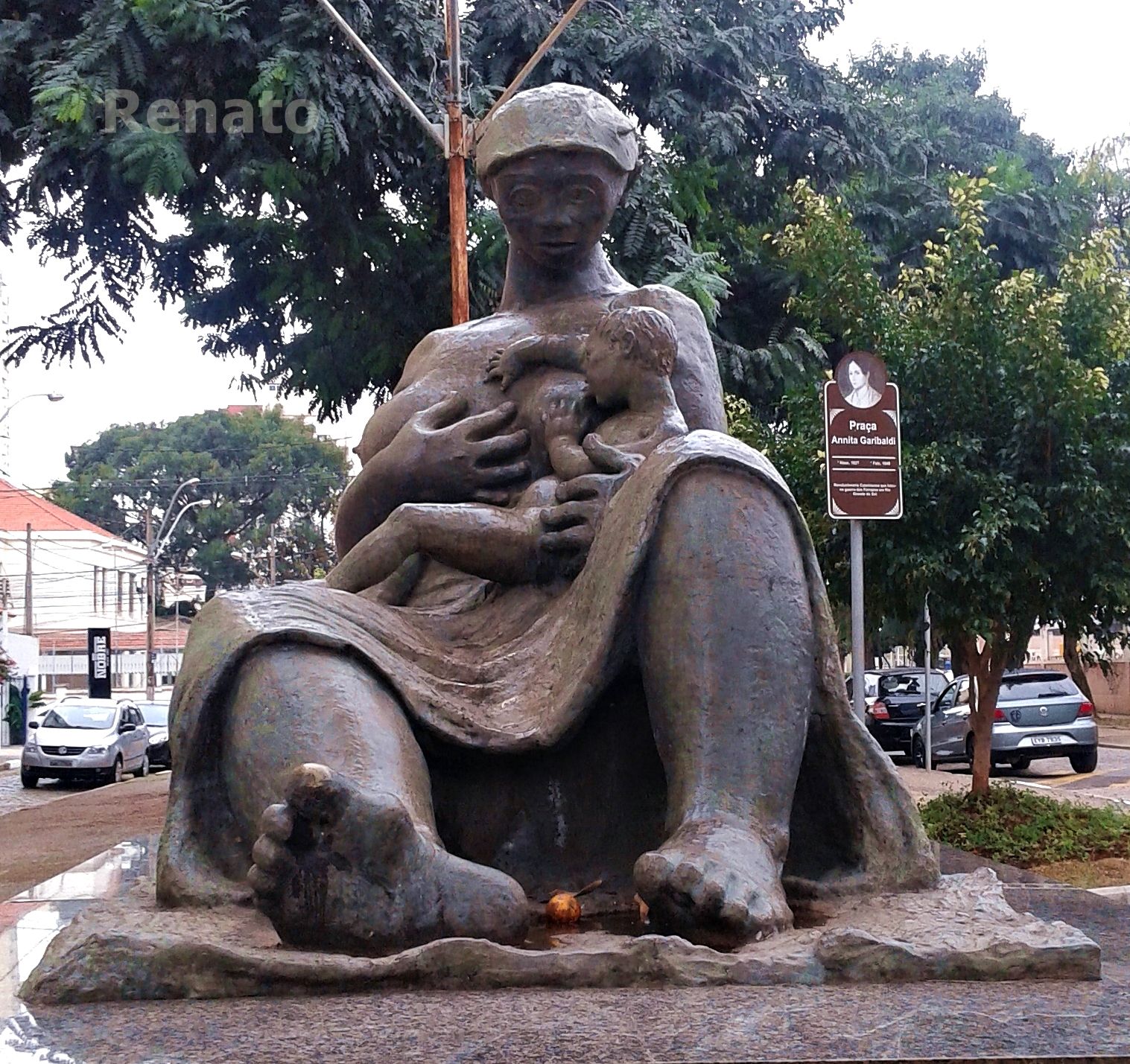 Única estátua de mulher negra em SP é ama de leite: 