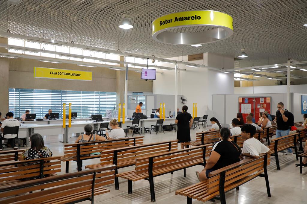 Barueri abre 13 novas vagas de emprego com salários de até R$ 3 mil