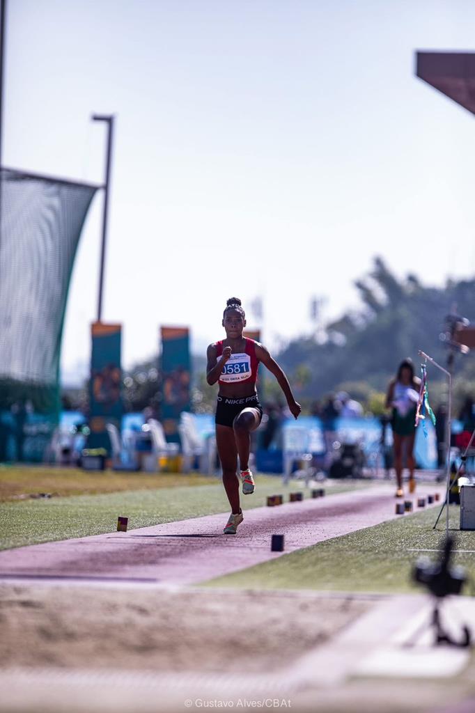 Orgulho de Barueri: Leandra salta do Jardim Silveira para o cenário nacional do atletismo