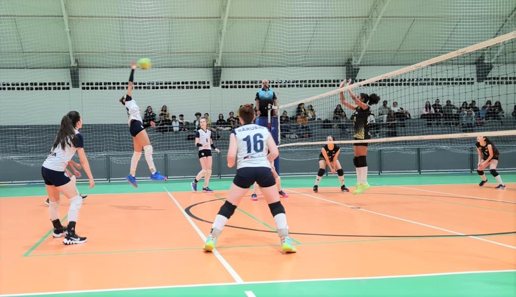 Barueri Esporte Forte Sub-15 encerra primeira fase do Campeonato Metropolitano de Vôlei com 100% de aproveitamento