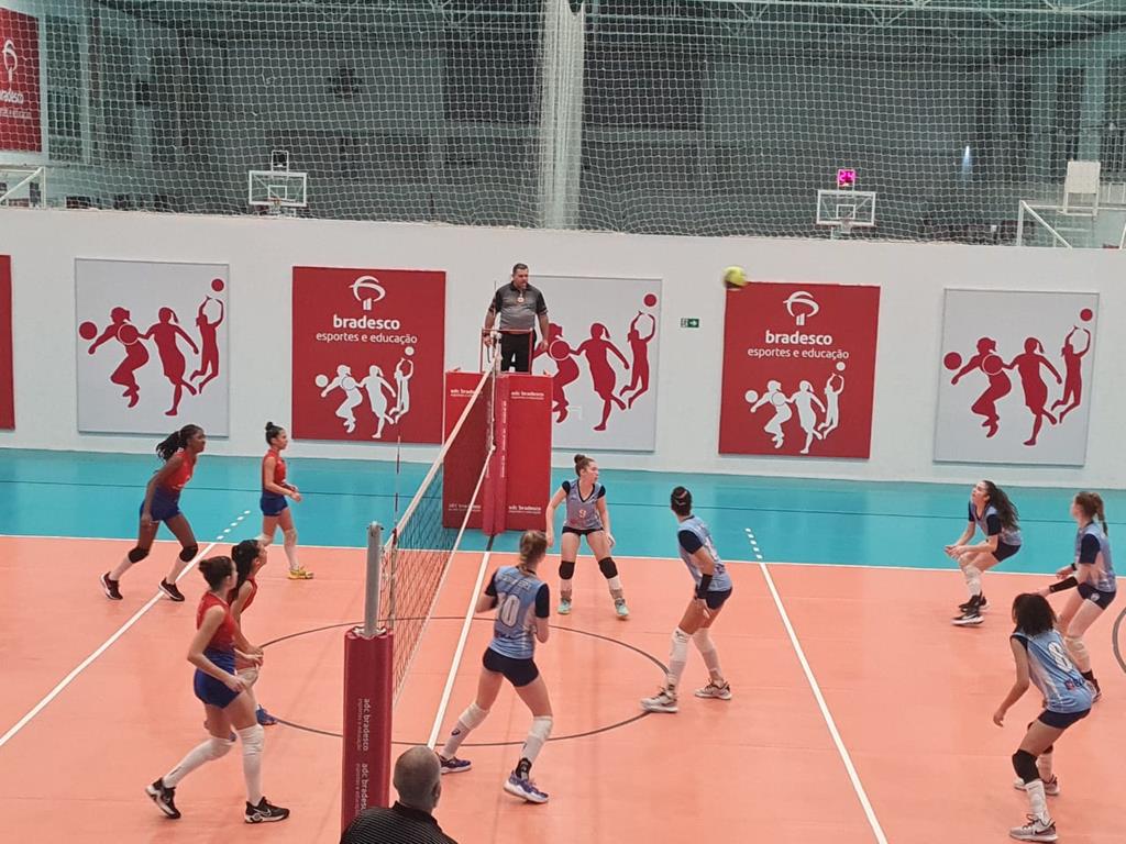 Barueri Esporte Forte Sub-14 encerra fase classificatória do Metropolitano de Vôlei com 100% de aproveitamento