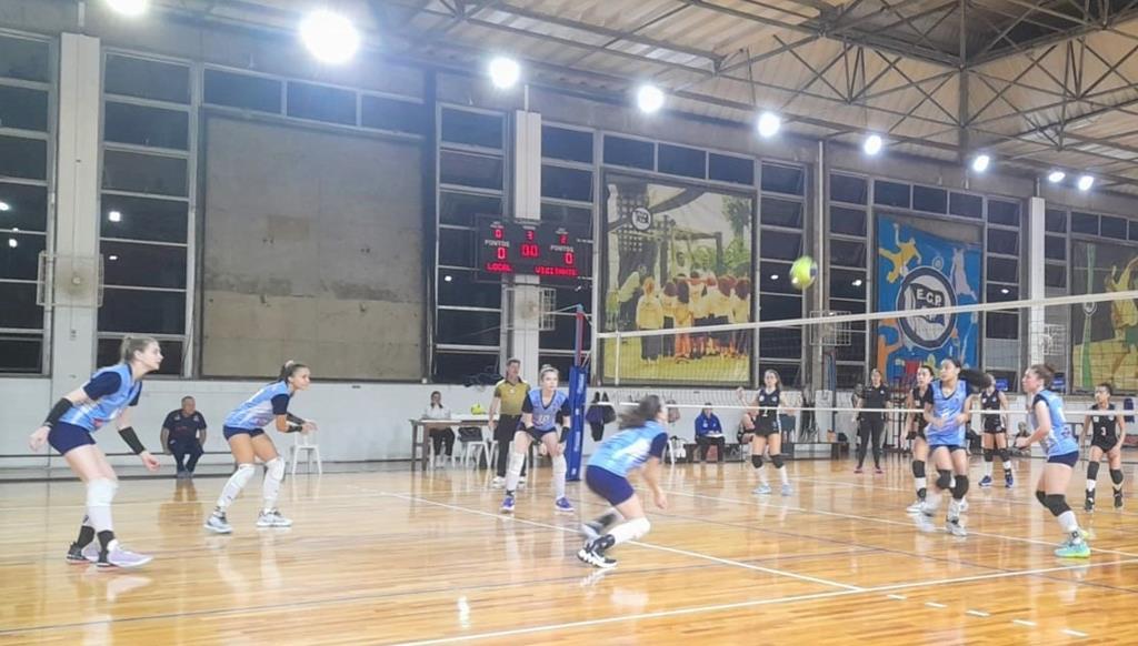 Barueri Esporte Forte bate Pinheiros pelo Metropolitano de Vôlei Sub-14