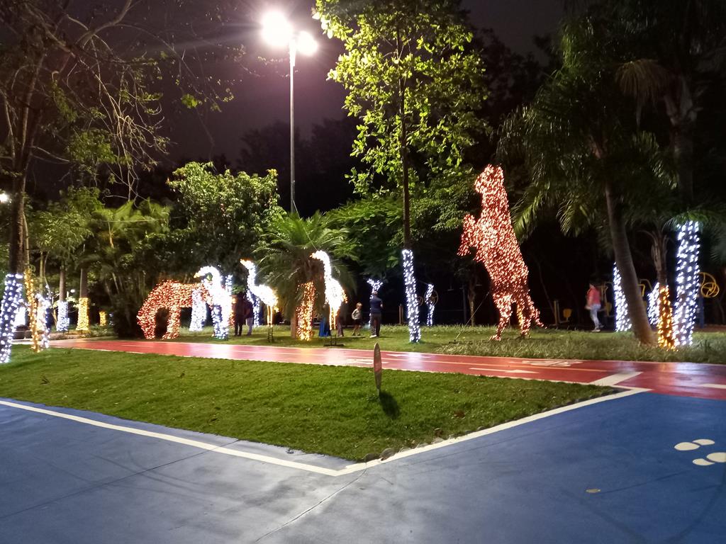 Parque Linear recebe belíssima decoração natalina