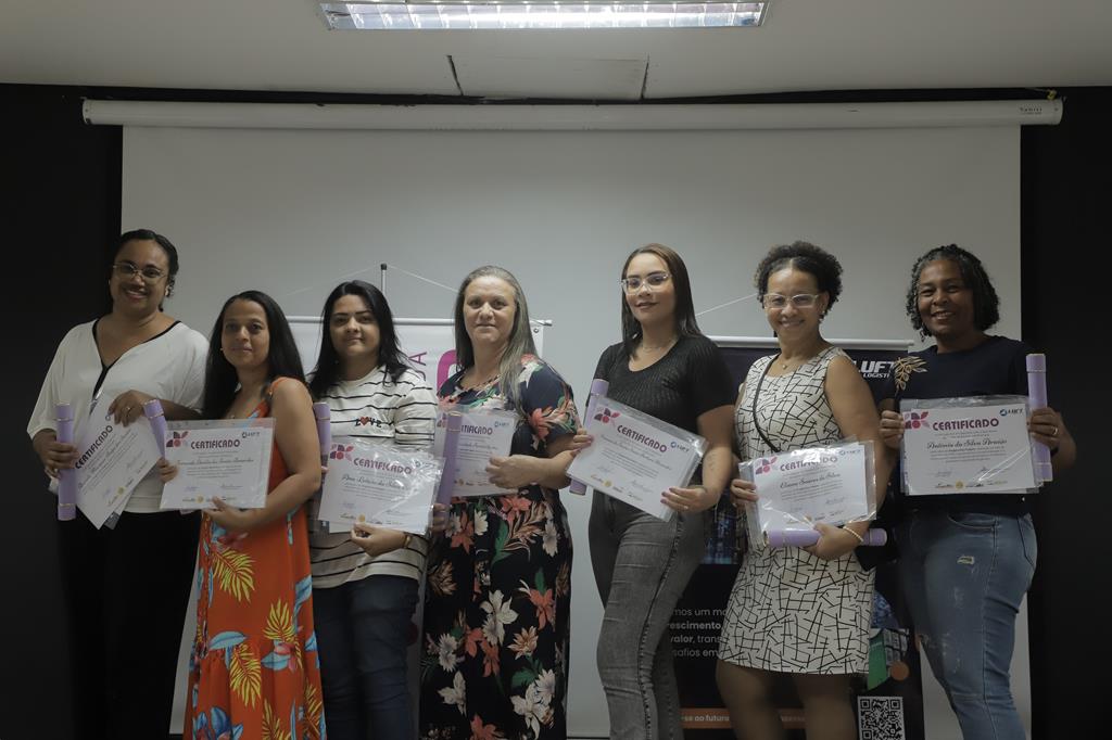 Barueri forma mulheres operadoras de empilhadeira