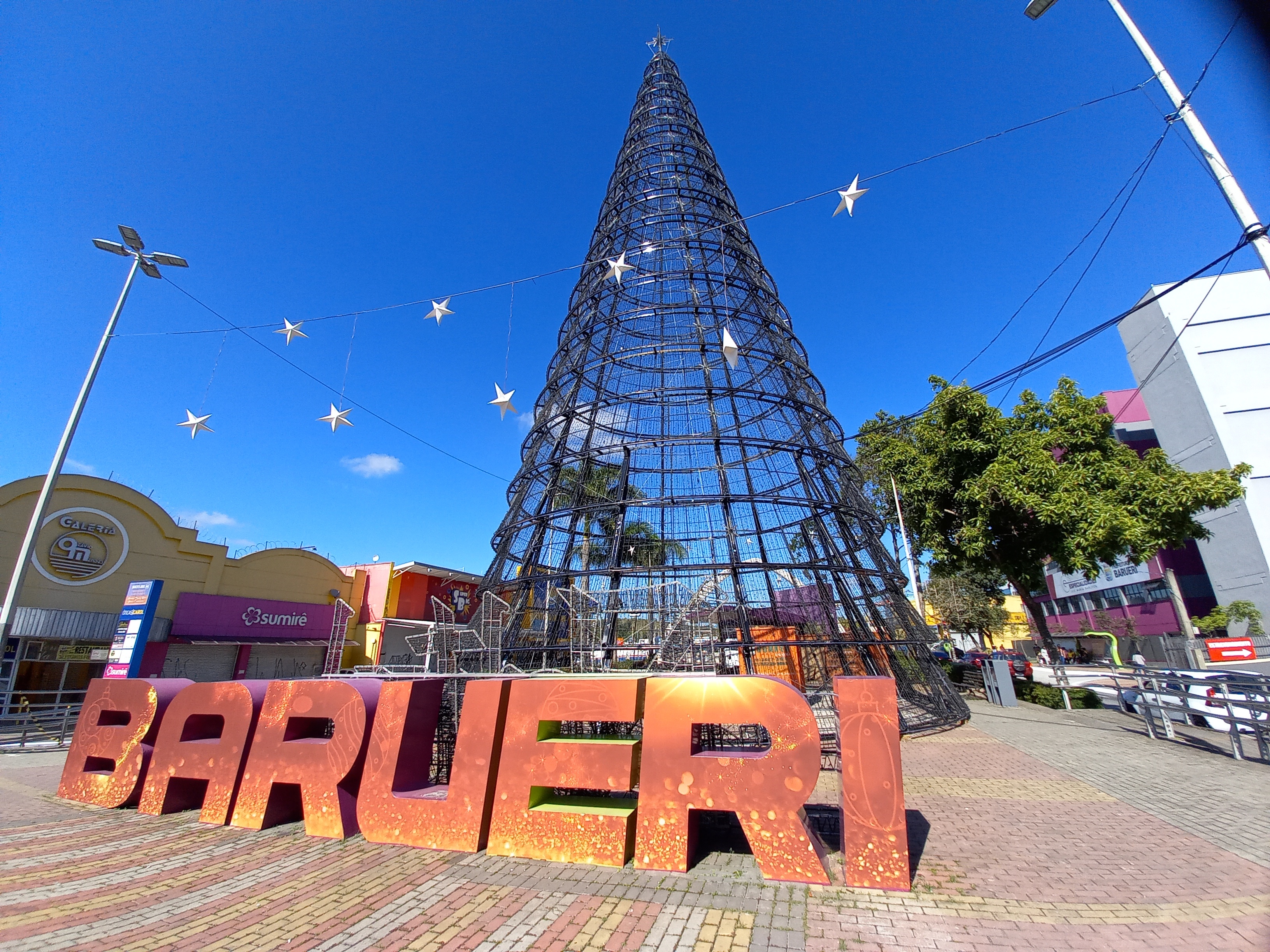 Natal Encantado tem decoração e programação musical de encher os olhos