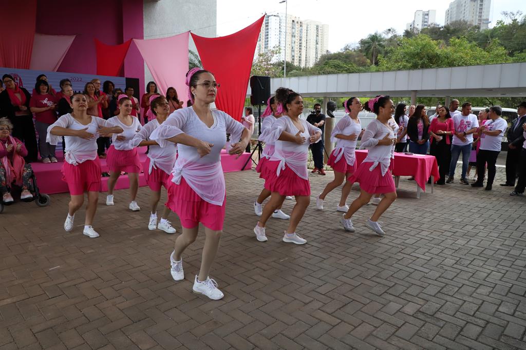 Outubro Rosa começa com conscientização sobre câncer de mama e agenda repleta de atividades