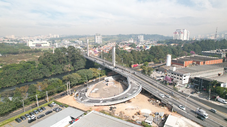 Prefeitura libera alça de saída da ponte Akira Hashimoto