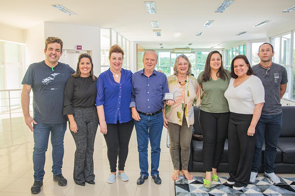 Barueri recebe troféu do governo estadual por alfabetização bem-sucedida na rede