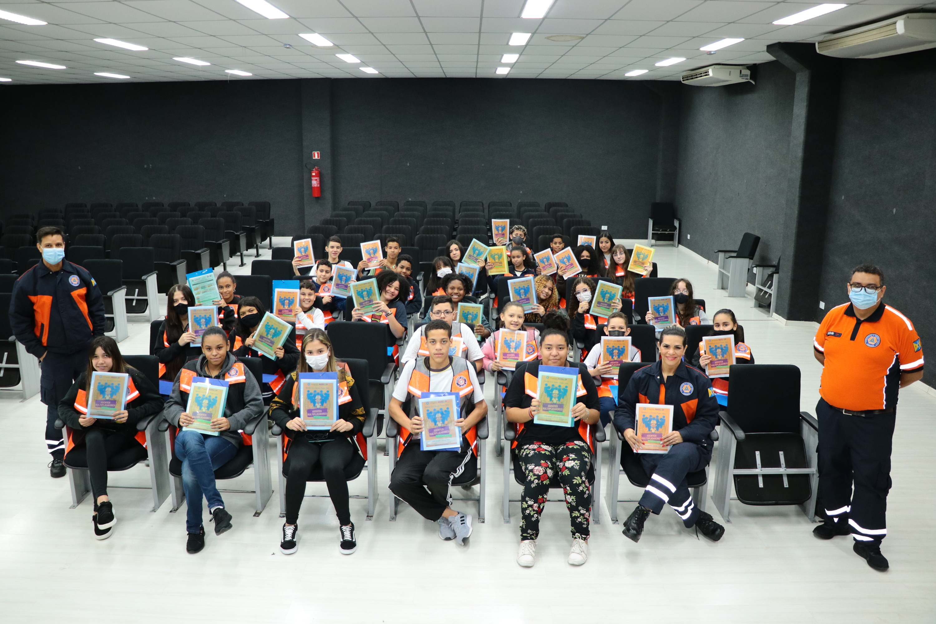 Defesa Civil forma alunos da rede em agentes multiplicadores de proteção