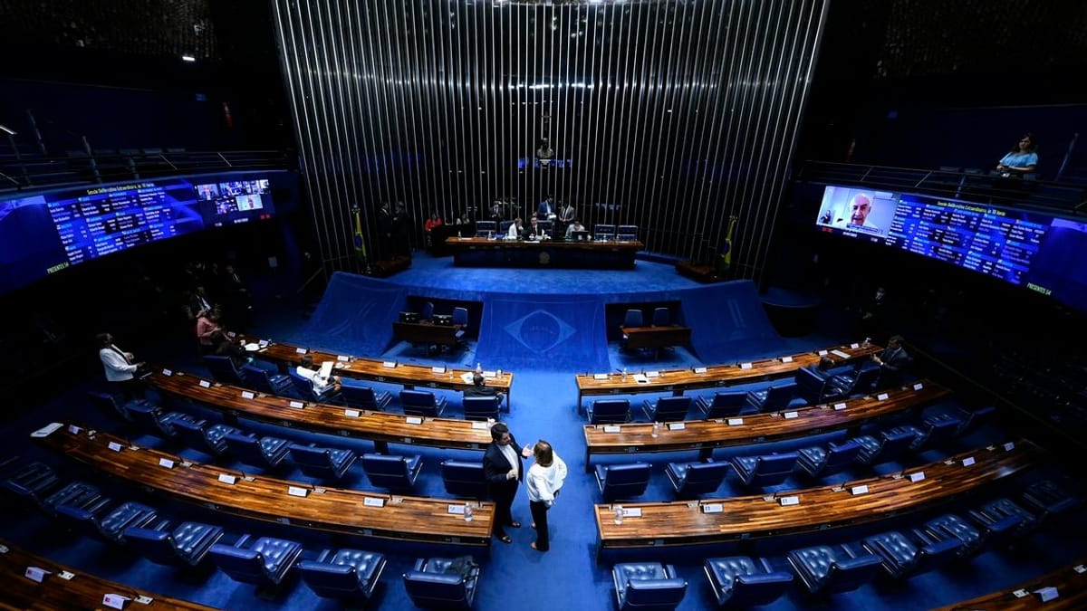 Senado aprova redução da idade mínima e dispensa de aval do marido para laqueadura